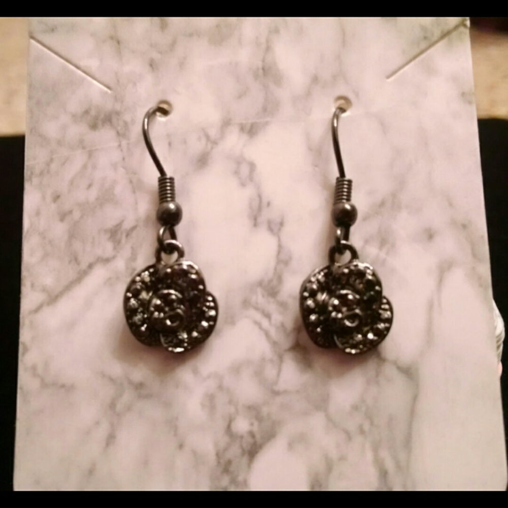 🌟3/$15 Gunmetal Silver Rose Earrings